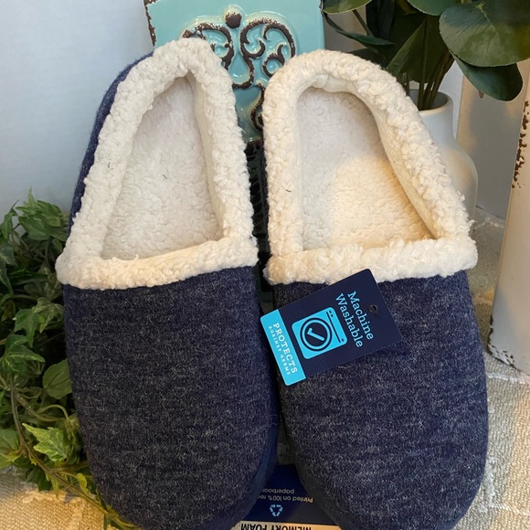 NWT! Isotoner Signature Collection 360 Degree Memory Foam Slippers. Size XL